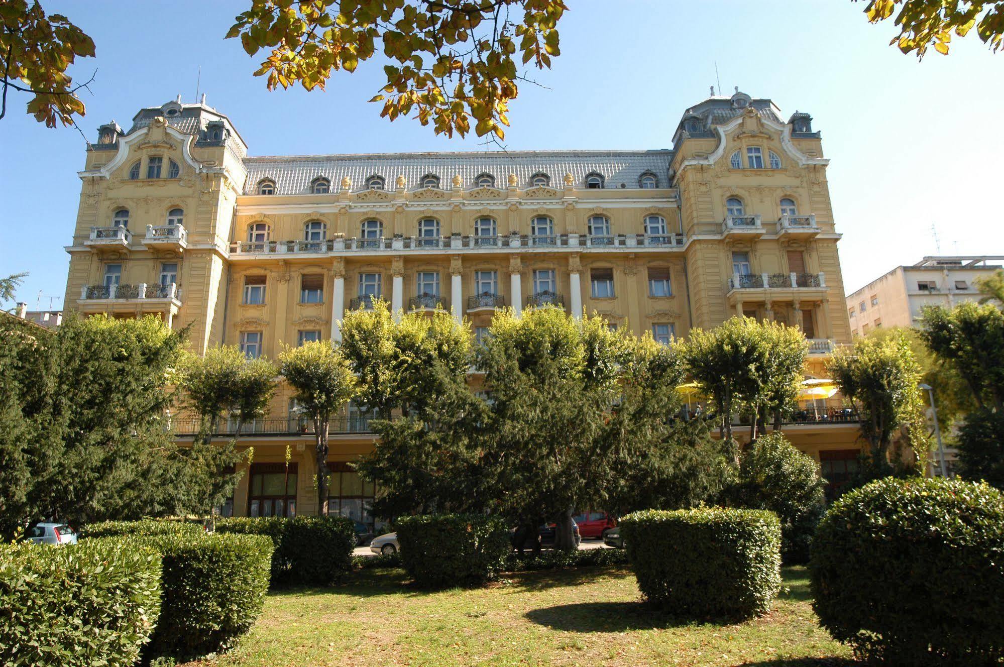 Guest House Hotel Riviera Pula Exterior foto